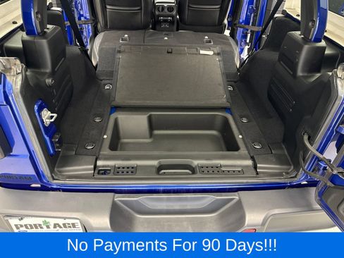 Used 2018 Jeep Wrangler Unlimited Sahara w/ Cold Weather Group AWD/4WD image 40