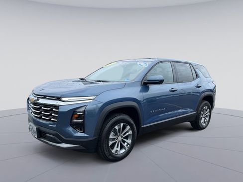 Used 2026 Chevrolet Equinox LT w/ Safety and Technology Package AWD/4WD image 1