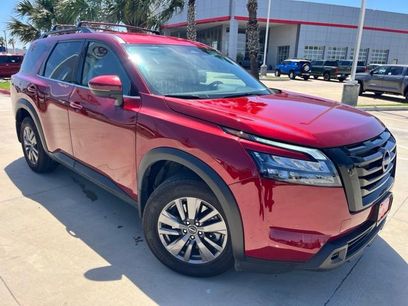 Used 2025 Nissan Pathfinder SV w/ Black Appearance Package