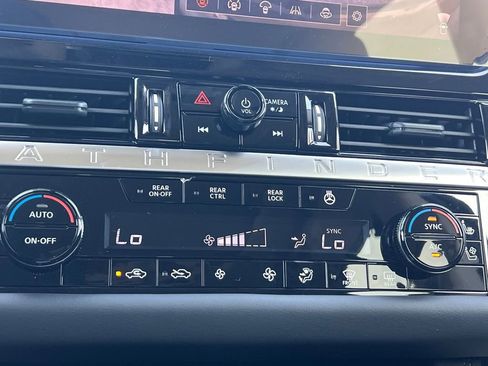 New 2026 Nissan Pathfinder Platinum image 4