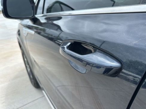 Used 2022 Kia Sorento EX w/ Panoramic Sunroof Package image 3