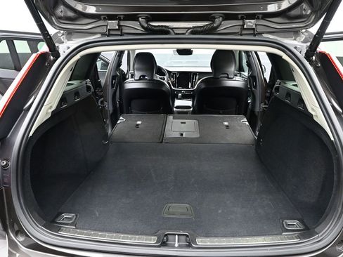 Used 2025 Volvo V60 B5 Cross Country Plus image 17