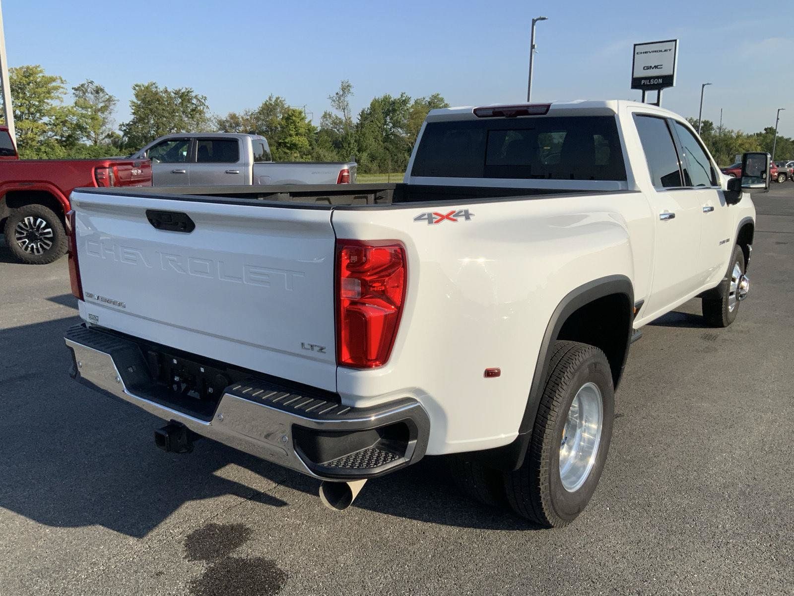 Used 2025 Chevrolet Silverado 3500 LTZ w/ LTZ Plus Package AWD/4WD image 14