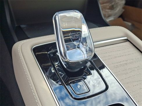 New 2026 Volvo XC90 B6 Plus w/ Protection Package Premier image 8