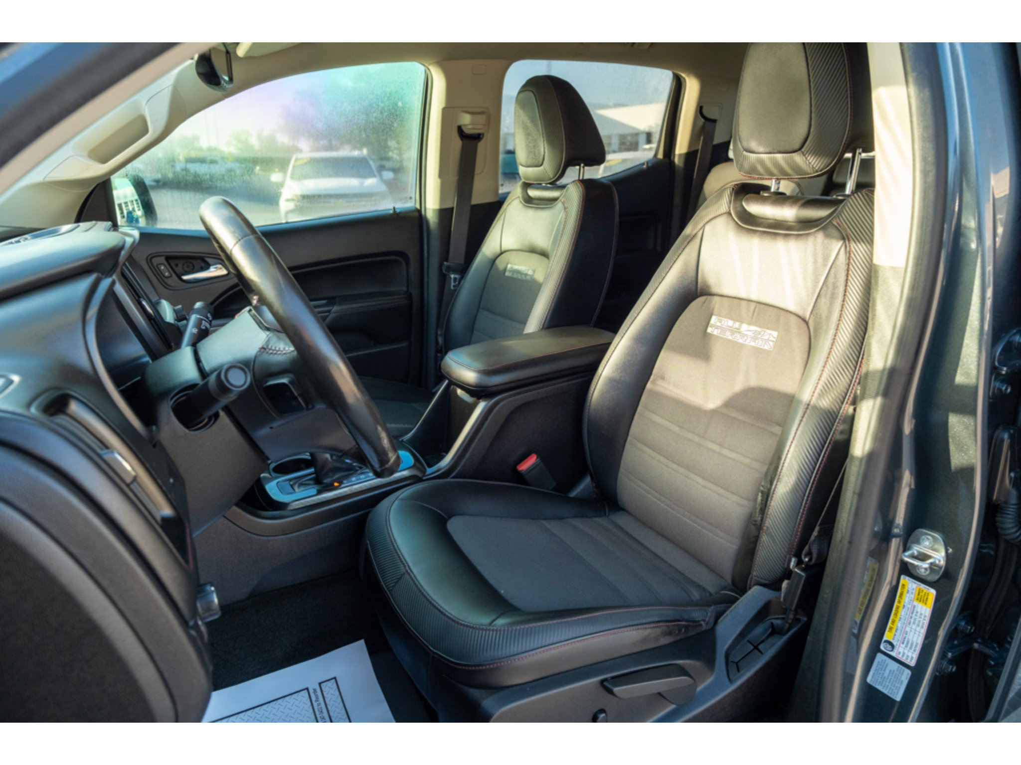Used 2015 GMC Canyon SLE w/ All-Terrain Package RWD image 12