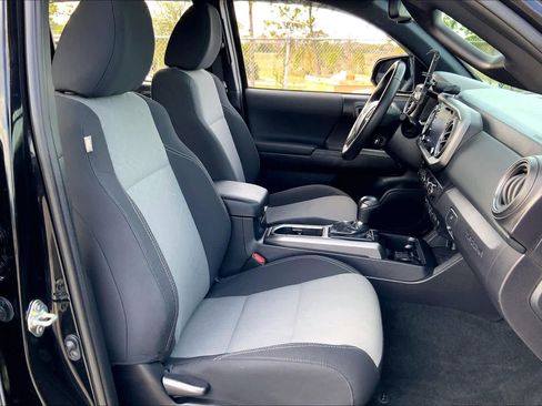 Used 2020 Toyota Tacoma TRD Off-Road image 7