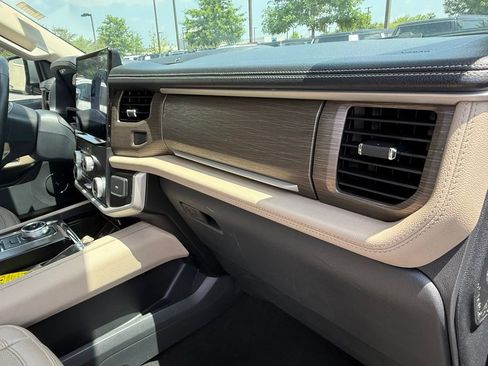 Used 2024 Ford Expedition Limited AWD/4WD image 19
