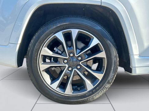 Used 2023 Jeep Grand Cherokee Overland w/ Advanced Protech Group III AWD/4WD image 10