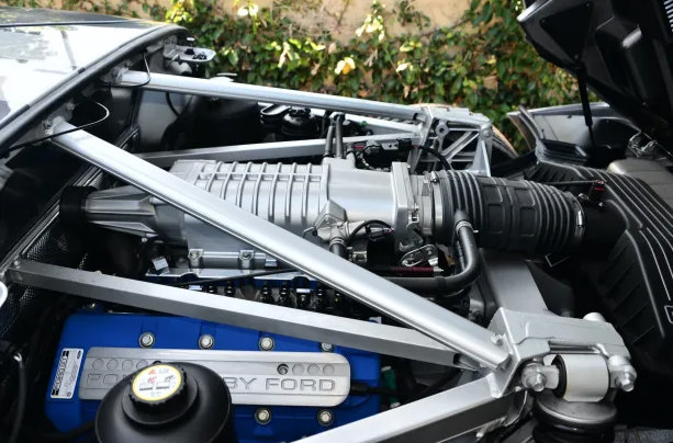 Used 2006 Ford GT RWD image 4