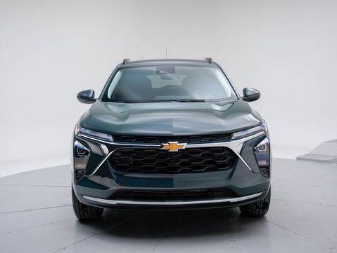 Used 2025 Chevrolet Trax LT w/ Driver Confidence Package image 14