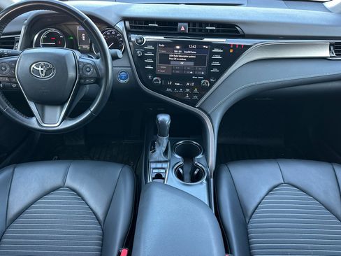Certified 2020 Toyota Camry SE image 13