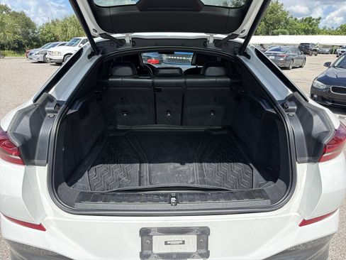 Used 2022 BMW X6 xDrive40i w/ Executive Package AWD/4WD image 12