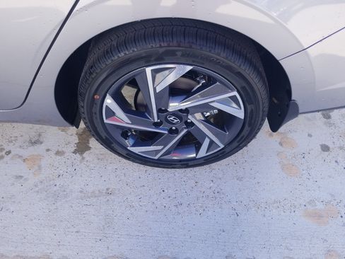 New 2026 Hyundai Elantra Limited image 23