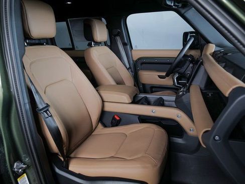 New 2026 Land Rover Defender 130 X-Dynamic SE image 3