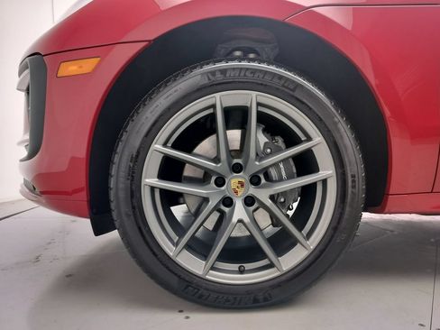 Certified 2025 Porsche Macan AWD/4WD image 28
