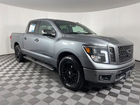 Used 2018 Nissan Titan SL w/ Midnight Edition RWD image 3