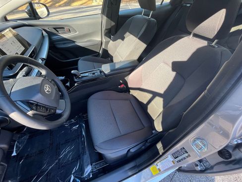 Used 2025 Toyota Prius LE image 30