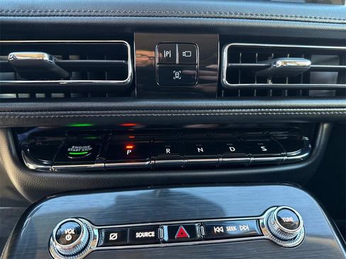 Used 2021 Lincoln Nautilus Reserve image 24