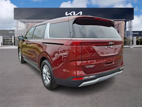 Used 2024 Kia Carnival LX image 4