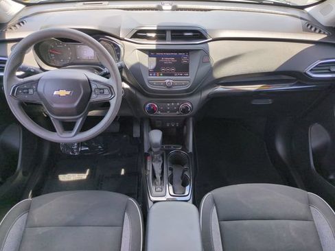 Used 2023 Chevrolet TrailBlazer LT FWD image 17