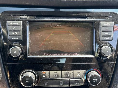 Used 2018 Nissan Rogue S AWD/4WD image 26