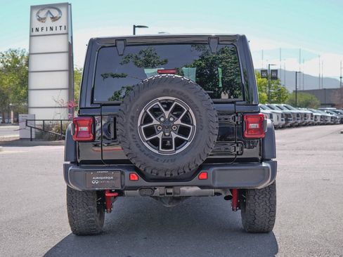 Used 2025 Jeep Wrangler Unlimited Rubicon AWD/4WD image 8