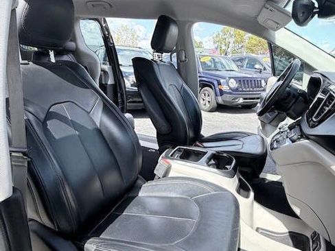 Used 2017 Chrysler Pacifica Touring-L Plus w/ Advanced Safetytec Group image 14