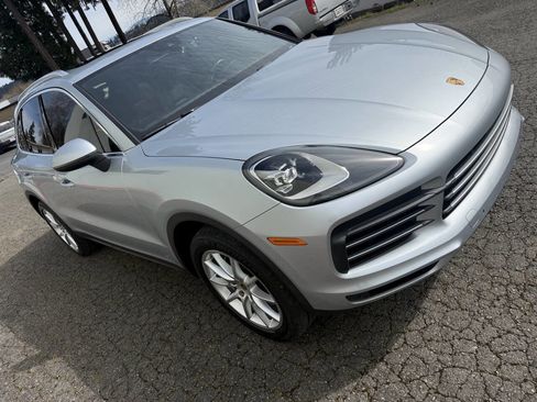 Used 2019 Porsche Cayenne S w/ Premium Package image 4