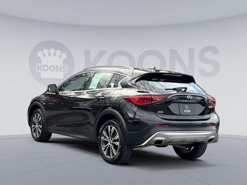 Used 2017 INFINITI QX30 AWD image 4