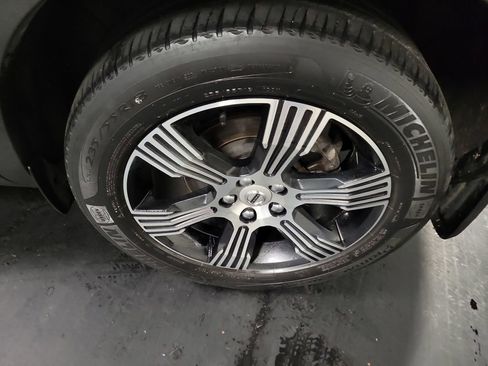 Used 2019 Volvo XC40 T5 Inscription AWD/4WD image 11