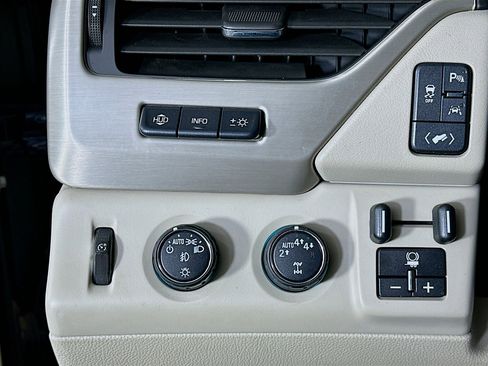 Used 2018 GMC Yukon Denali w/ Open Road Package AWD/4WD image 17