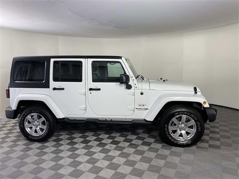 Used 2018 Jeep Wrangler Unlimited Sahara w/ Connectivity Group image 10