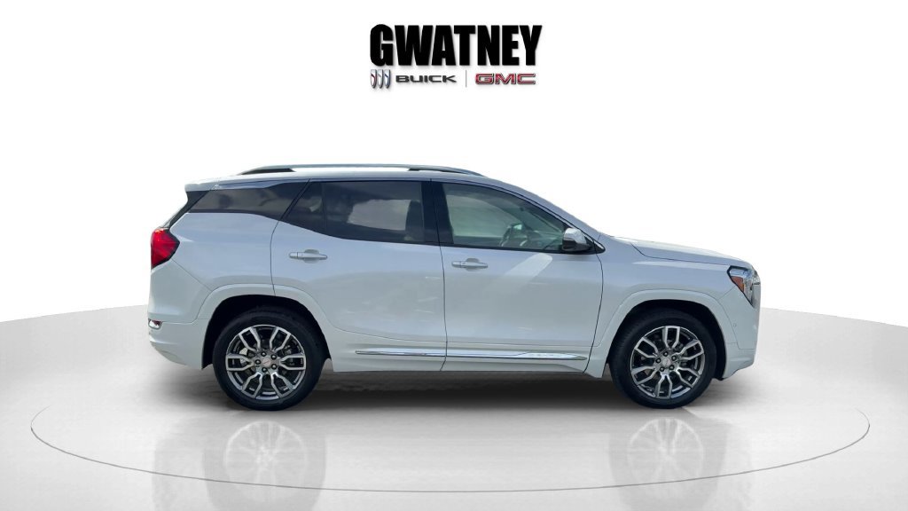 Used 2023 GMC Terrain Denali w/ Denali Premium Package AWD/4WD image 4