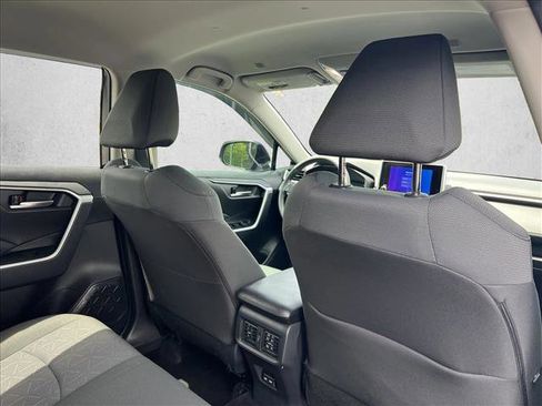 Certified 2025 Toyota RAV4 XLE FWD image 22