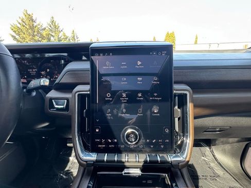 Used 2025 GMC Yukon XL Denali Ultimate AWD/4WD image 25