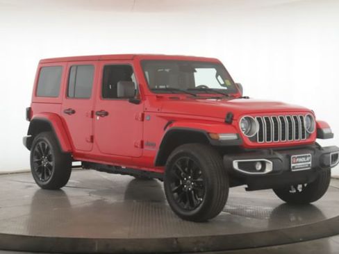Used 2025 Jeep Wrangler Unlimited Sahara w/ Safety Group image 2