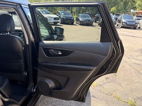 Used 2017 Nissan Rogue SL w/ SL Premium Package AWD/4WD image 25