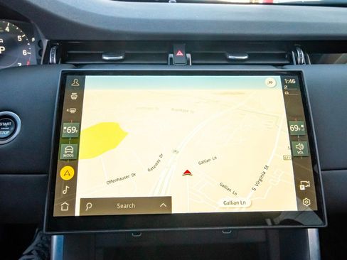 Used 2025 Land Rover Discovery Sport S image 22