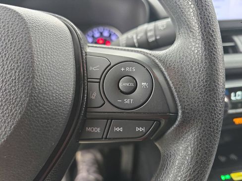 Used 2020 Toyota RAV4 XLE w/ Convenience Package FWD image 36