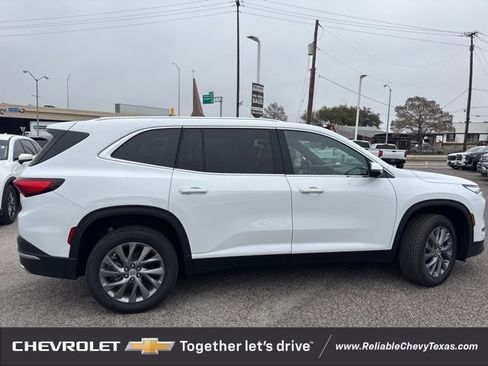 Used 2025 Buick Enclave Preferred image 10