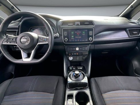 Used 2020 Nissan Leaf SV w/ SV Technology Package FWD image 8