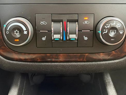 Used 2013 Chevrolet Impala LTZ FWD image 16