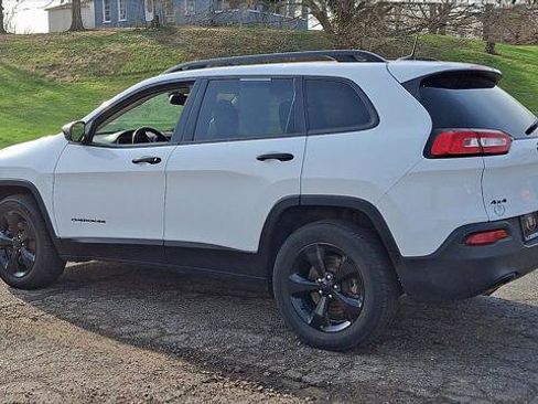 Used 2017 Jeep Cherokee 4WD Altitude image 6