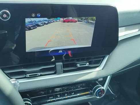 Used 2025 Chevrolet Equinox LT AWD/4WD image 29