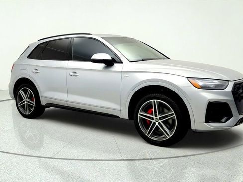 Used 2024 Audi Q5 e Premium Plus w/ Premium Plus Package AWD/4WD image 3