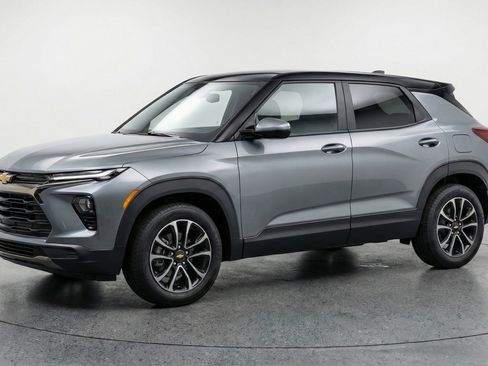 Used 2025 Chevrolet TrailBlazer LT FWD image 3