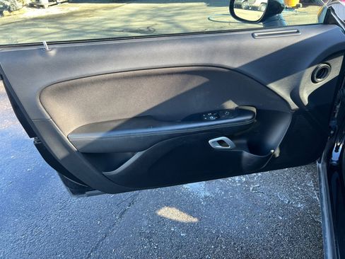 Used 2015 Dodge Challenger SXT w/ Driver Convenience Group image 19