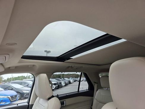 Used 2020 Ford Explorer Platinum w/ Premium Technology Package image 10