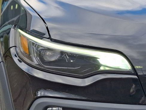 Used 2022 Jeep Cherokee Trailhawk image 10