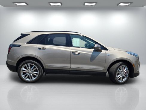 Certified 2023 Cadillac XT5 Sportv w/ Technology Package AWD/4WD image 3
